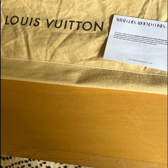 Louis Vuitton Keepall huge duffle bag w / strap - Picture 2 of 16